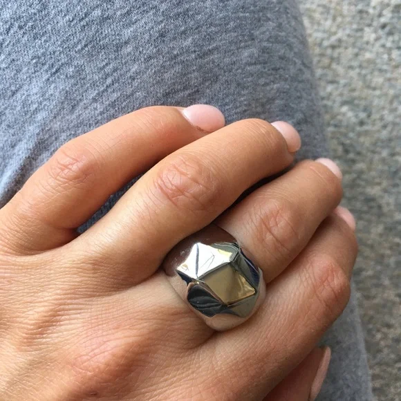 Ring - Picture 3 of 4